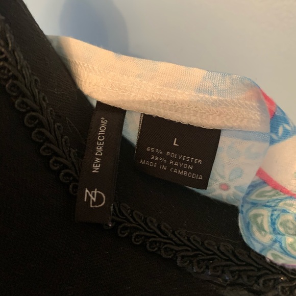 3/$25 Casual top - Picture 2 of 5